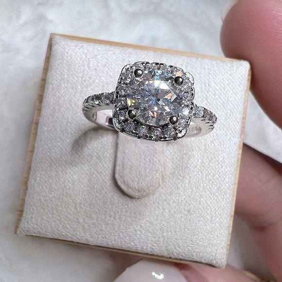 1.5ct tw round brilliant square halo engagement ring - Picture 1 of 8